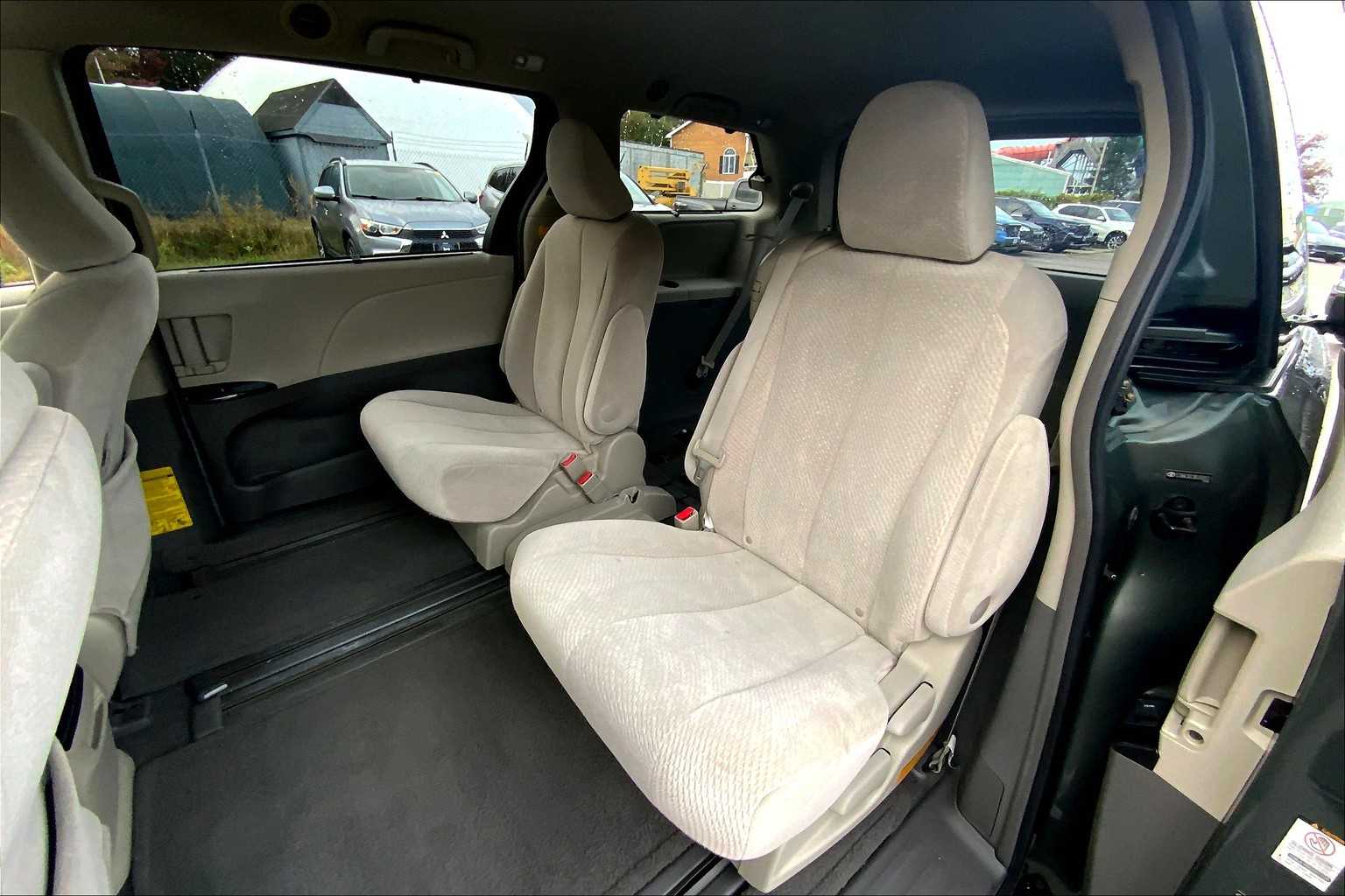2011 Toyota Sienna LE photo 20