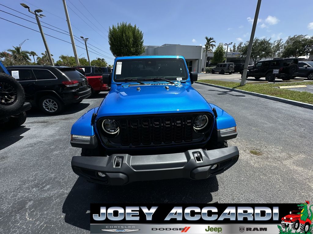 2025 Jeep Gladiator Willys photo 2
