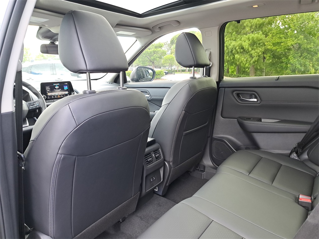 2026 Nissan Rogue SV photo 10