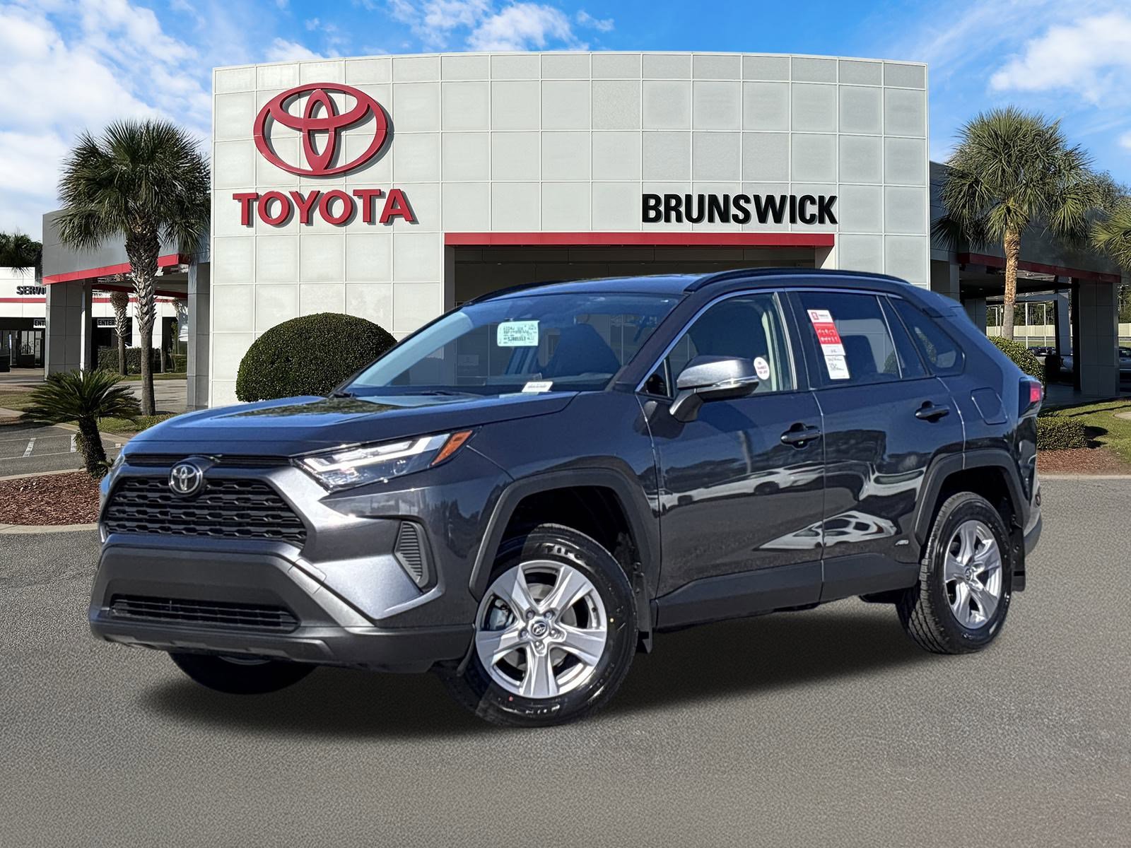 2025 Toyota RAV4 XLE's photo