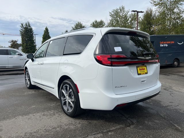 2026 Chrysler Pacifica Pinnacle photo 4