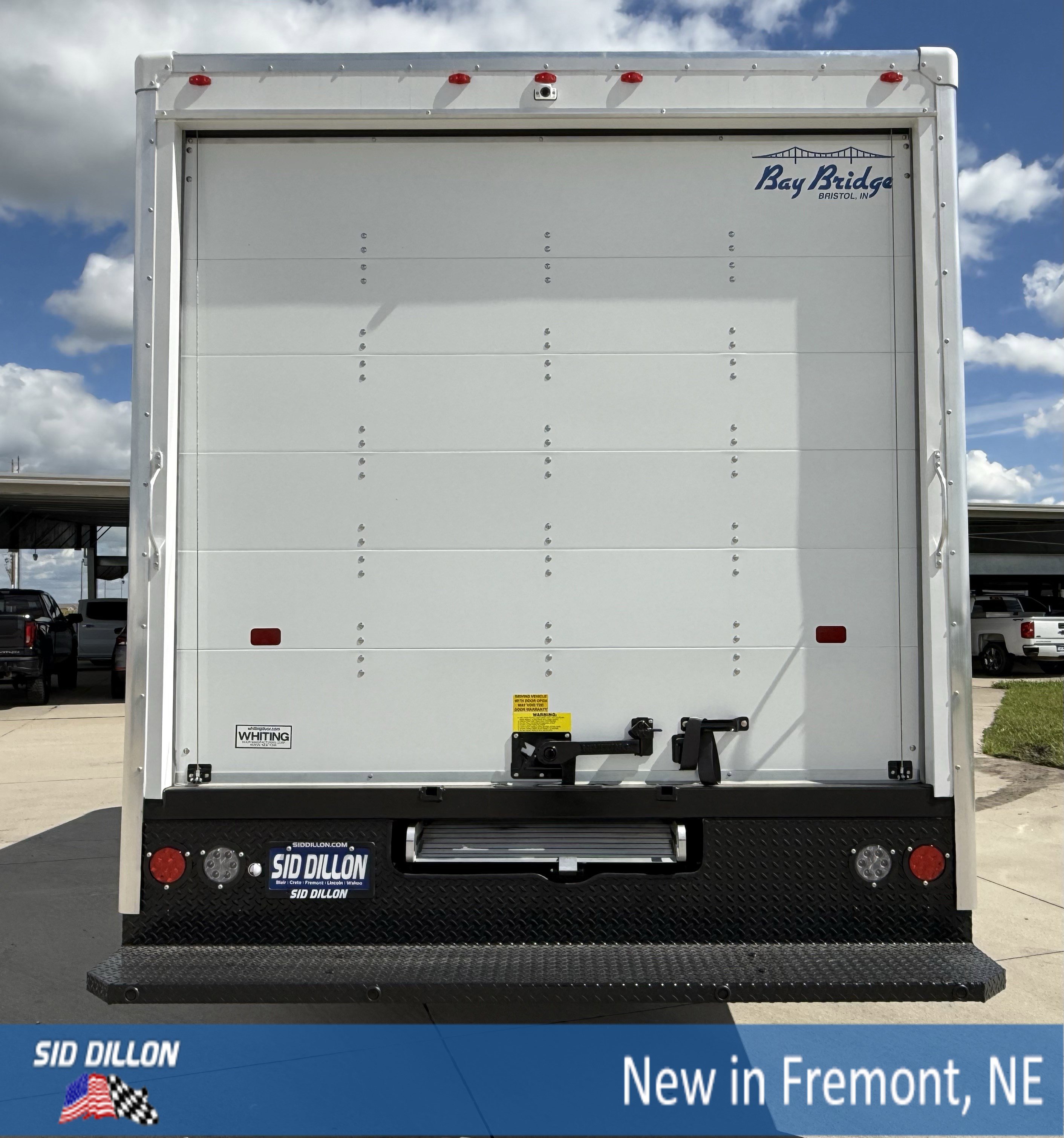 2025 Chevrolet Express Cutaway 3500 photo 3