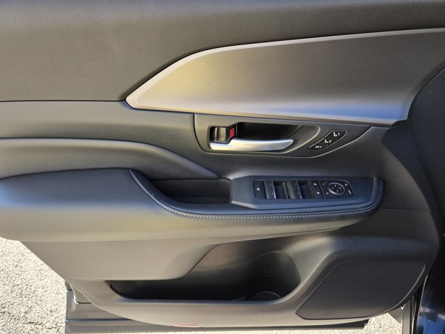 2025 Toyota Highlander Hybrid Limited photo 10