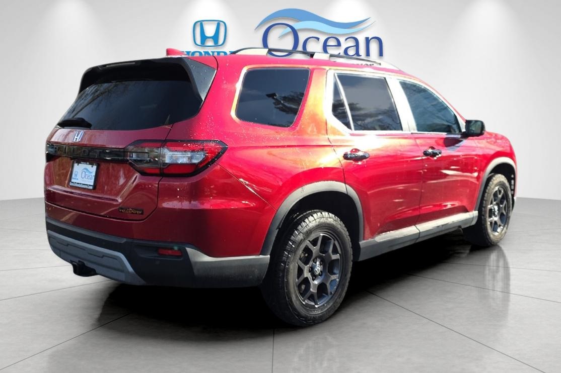 2025 Honda Pilot TrailSport photo 2