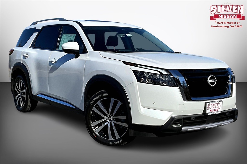 2025 Nissan Pathfinder Platinum's photo