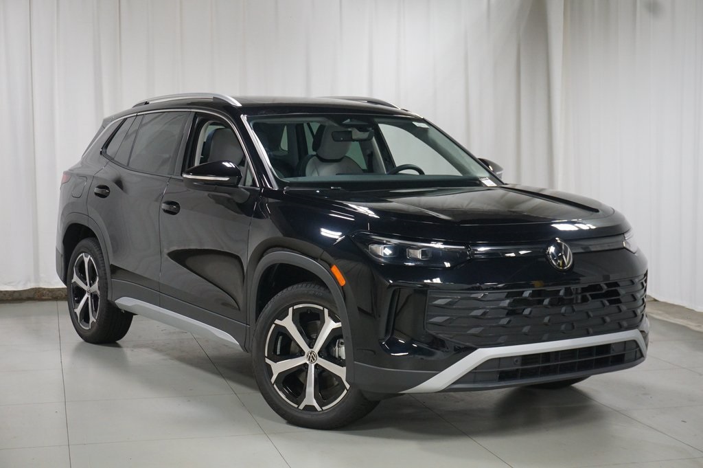 2025 Volkswagen Tiguan SE photo 2