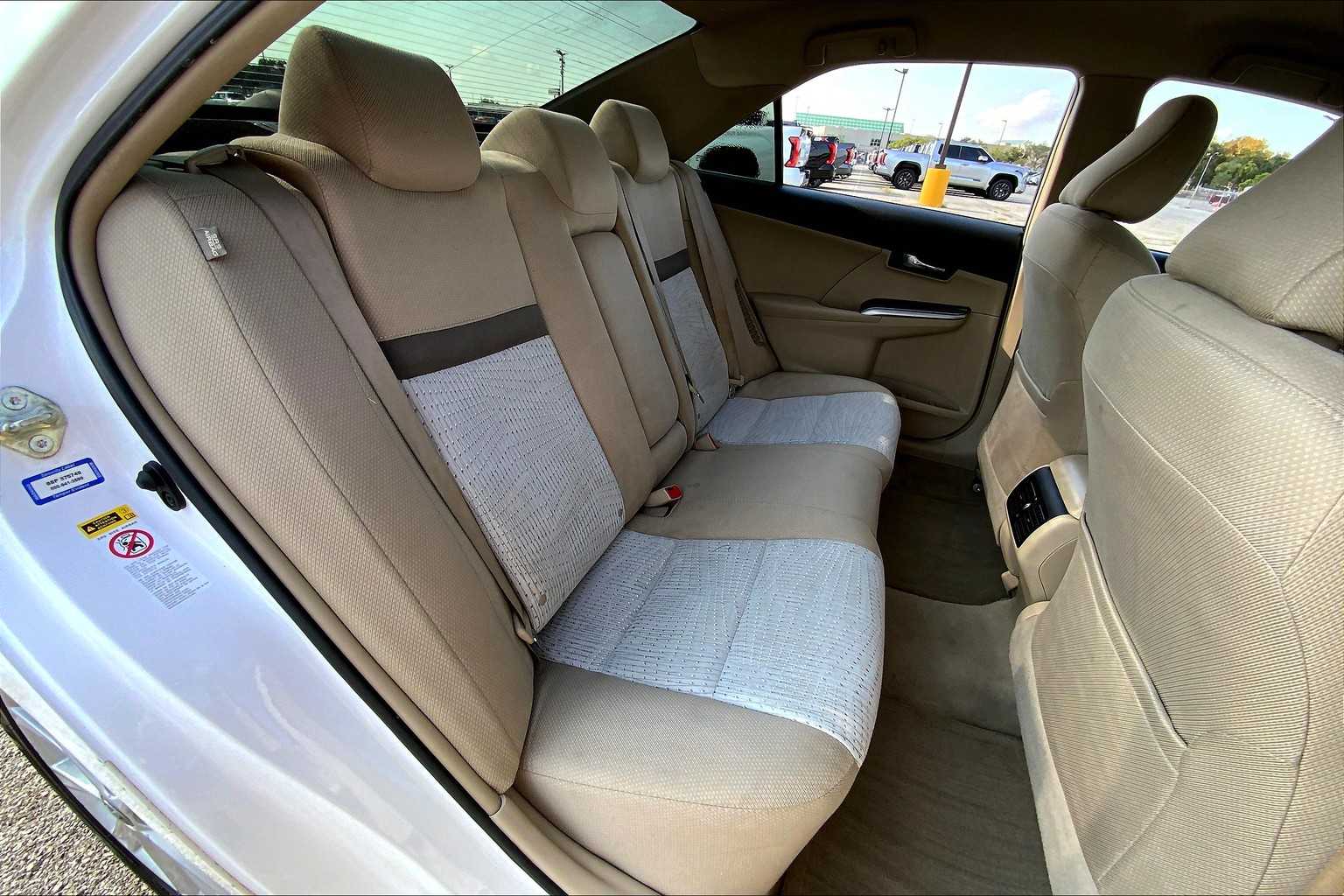 2014 Toyota Camry Hybrid XLE photo 17