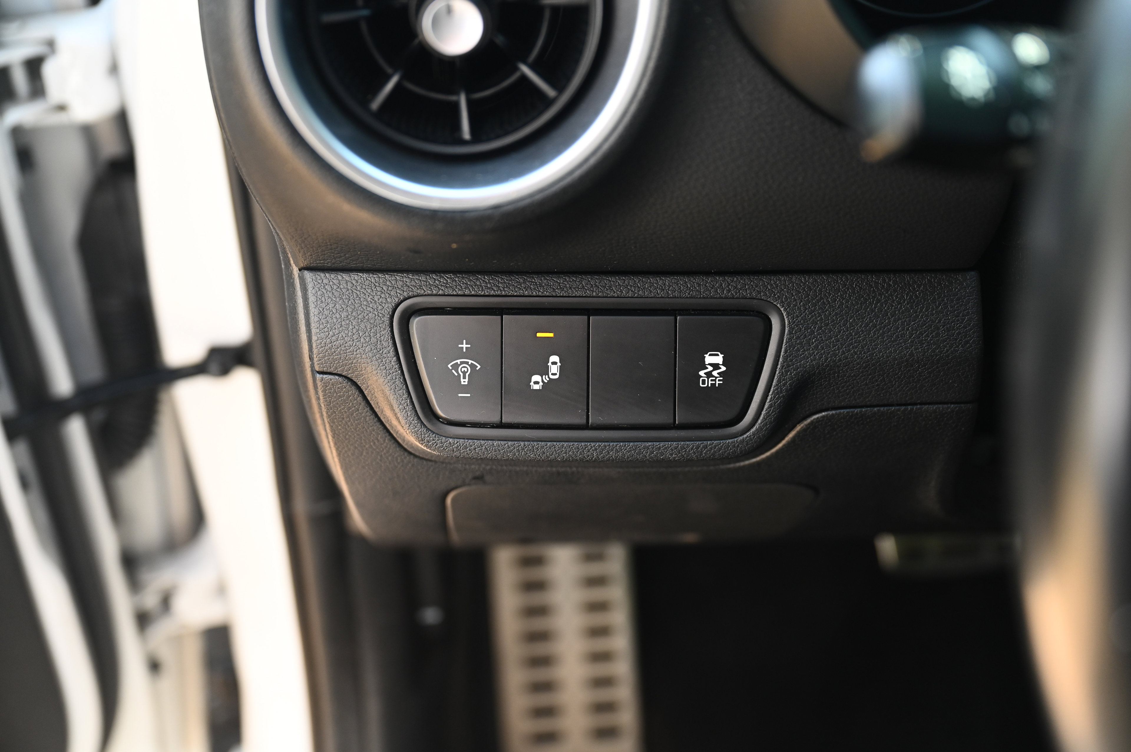 2023 Kia Forte GT-Line photo 15