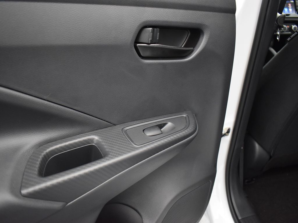 2025 Nissan Versa 1.6 S photo 13
