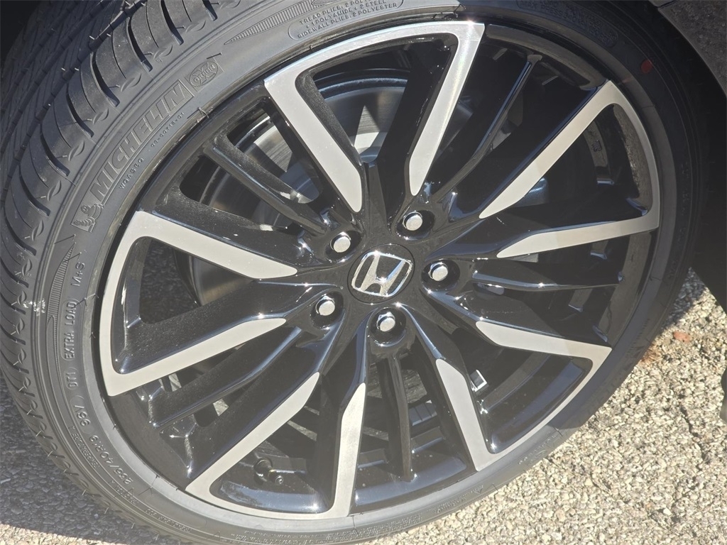 2025 Honda Accord Touring photo 4
