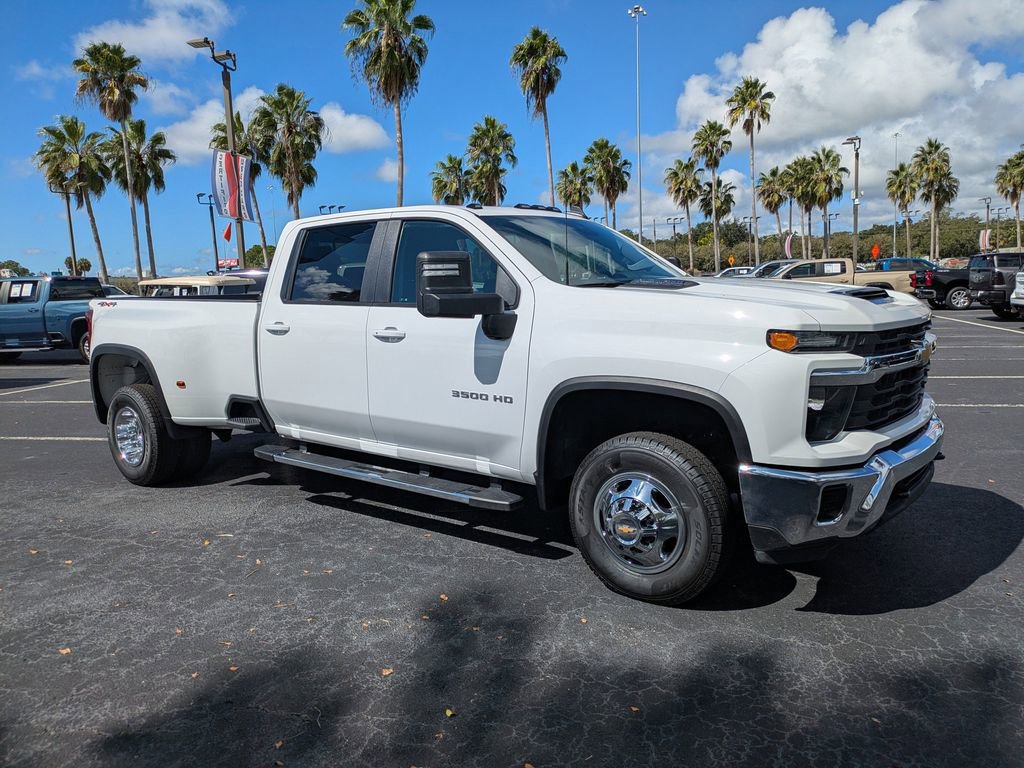 2024 Chevrolet Silverado 3500HD LT photo 2