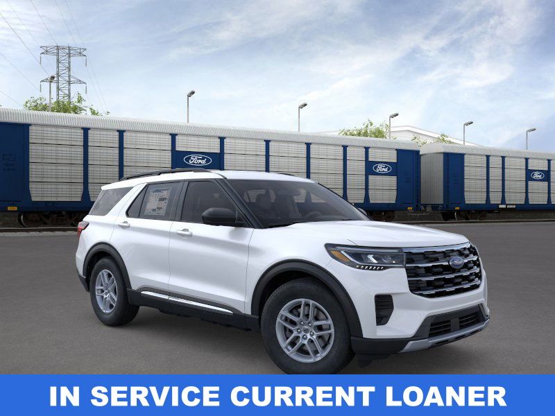 2025 Ford Explorer photo 8
