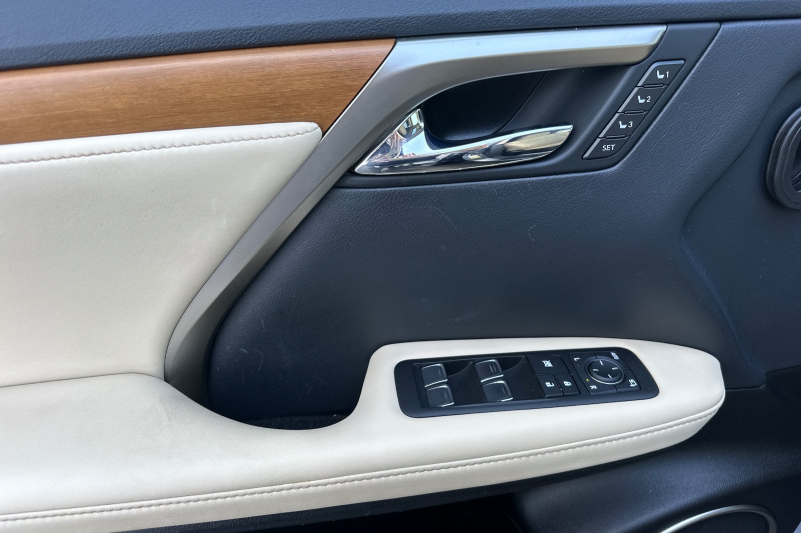 2022 Lexus RX 450h photo 10