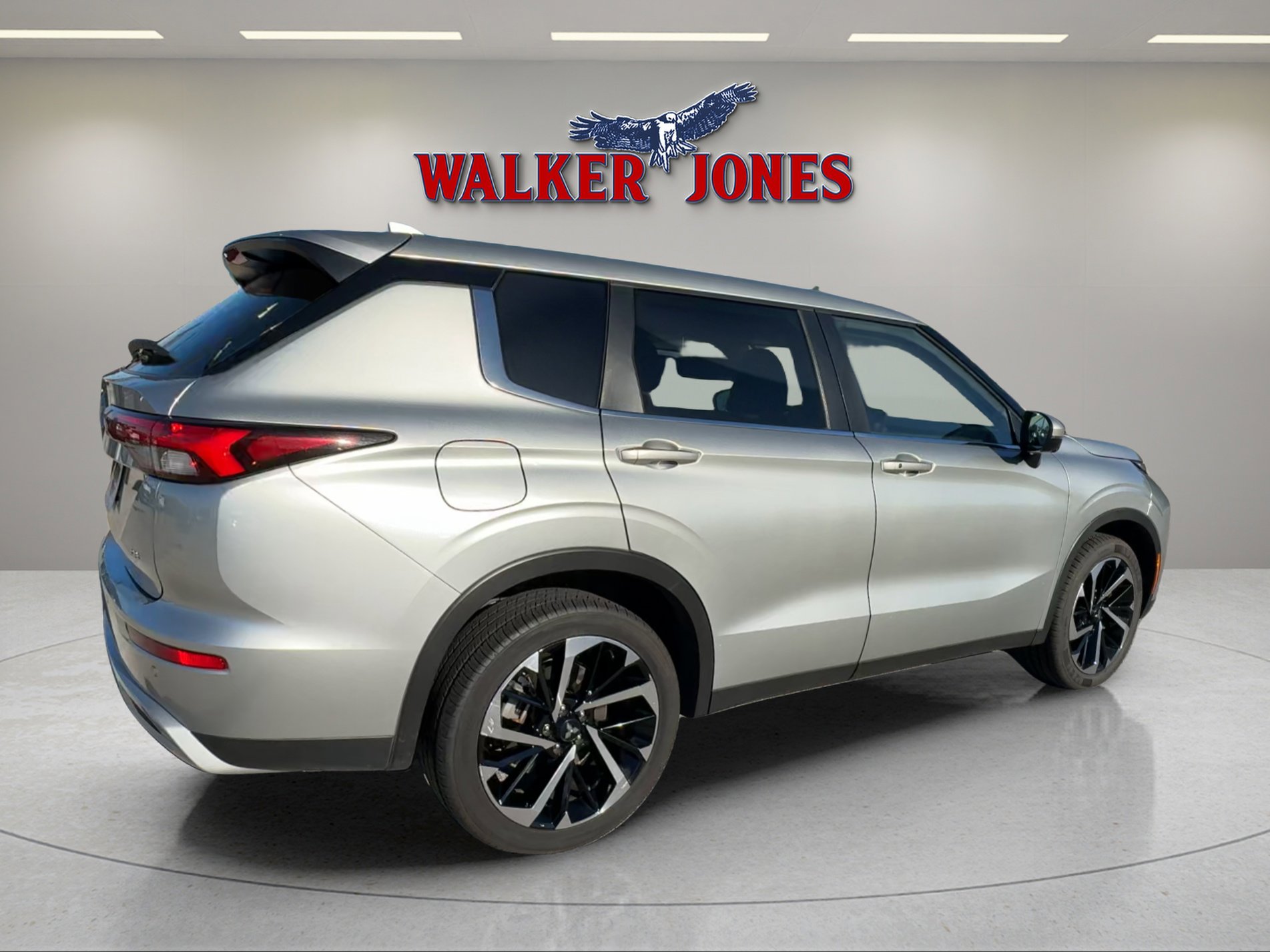 2024 Mitsubishi Outlander SE Black Edition photo 3