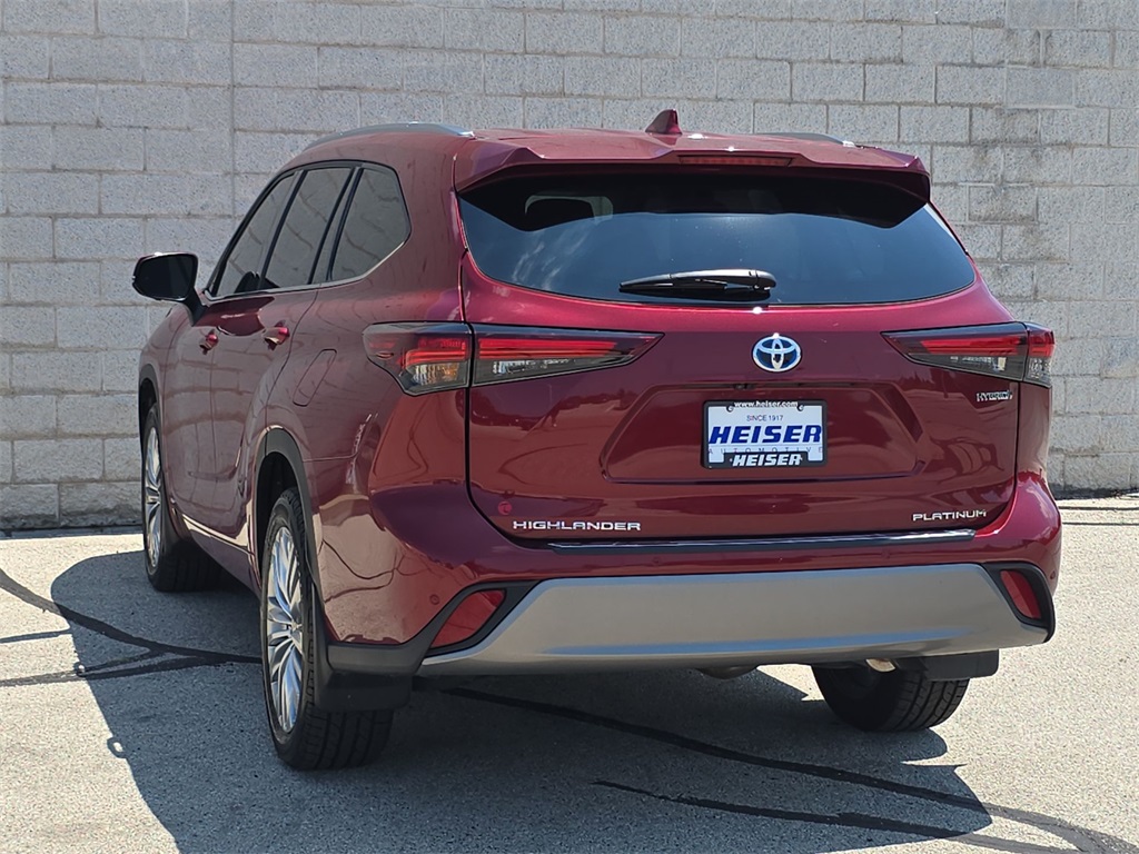 2024 Toyota Highlander Hybrid Platinum photo 11