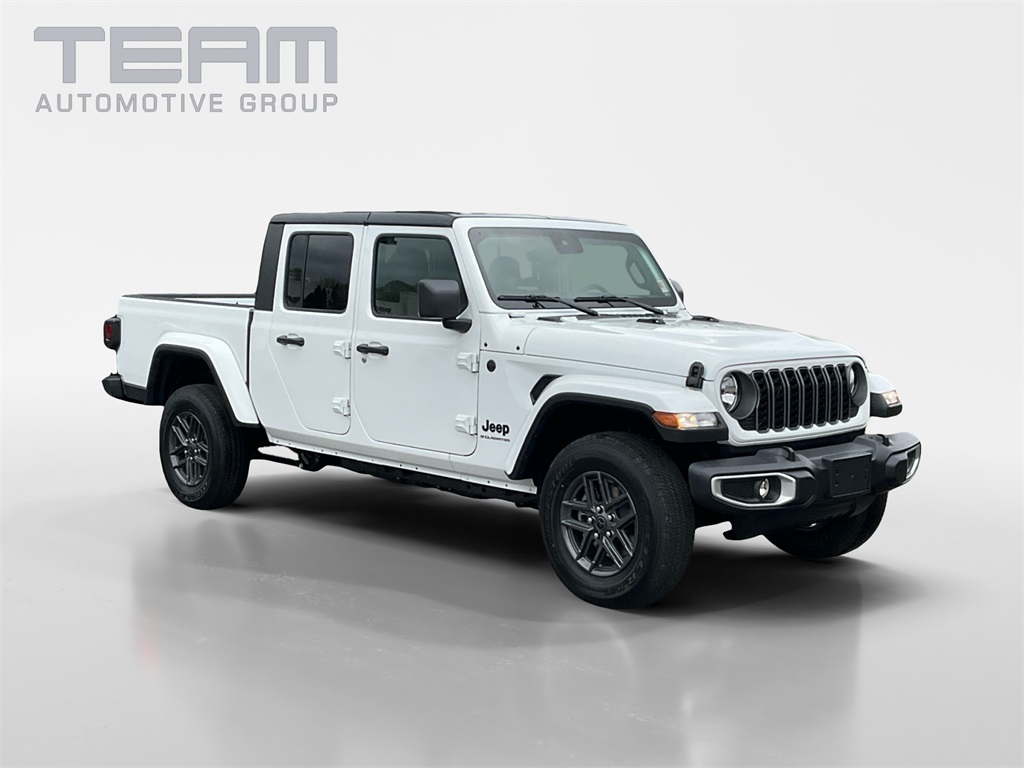 2025 Jeep Gladiator Sport S's photo