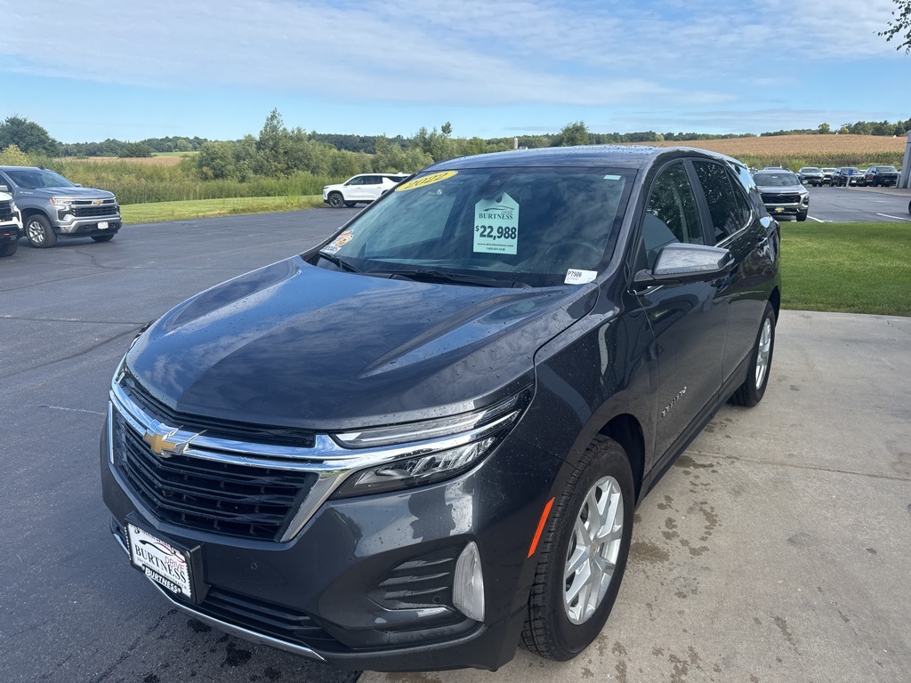 2022 Chevrolet Equinox LT photo 3