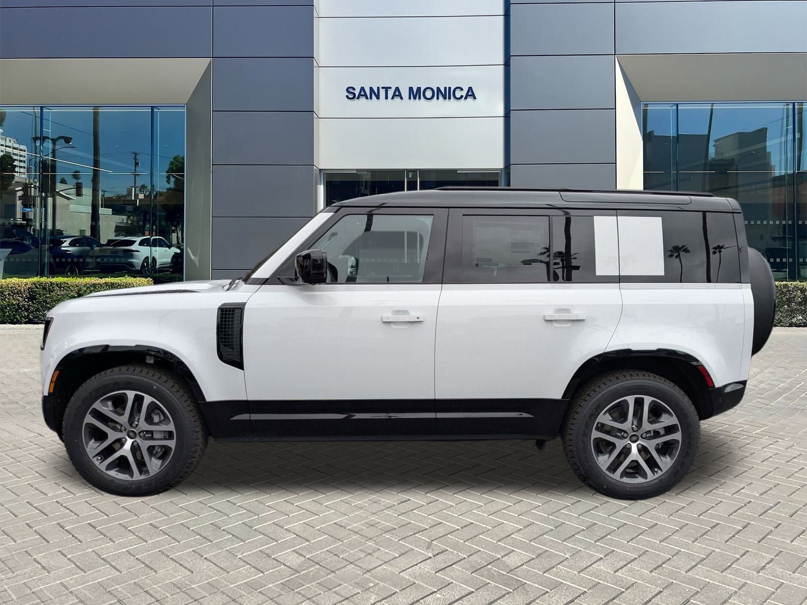 2025 Land Rover Defender 110 X-Dynamic SE photo 5