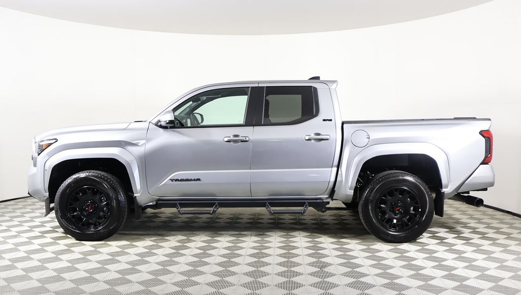 2024 Toyota Tacoma SR5 photo 3