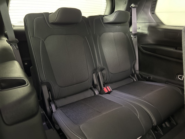 2025 Jeep Grand Cherokee Laredo Altitude photo 16