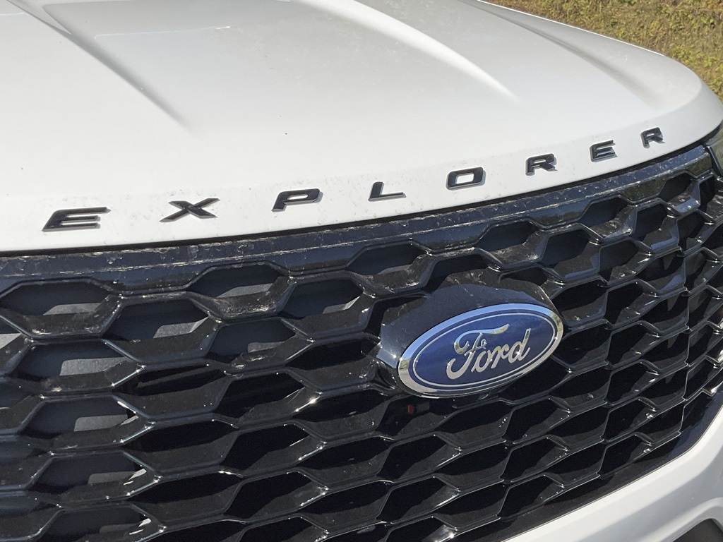 2025 Ford Explorer ST-Line photo 21