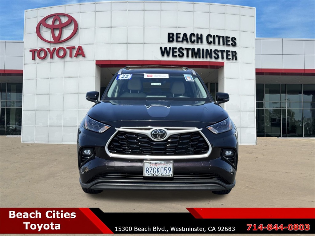 2022 Toyota Highlander XLE photo 2