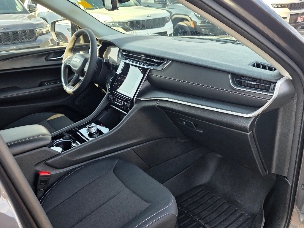 2023 Jeep Cherokee Laredo photo 15