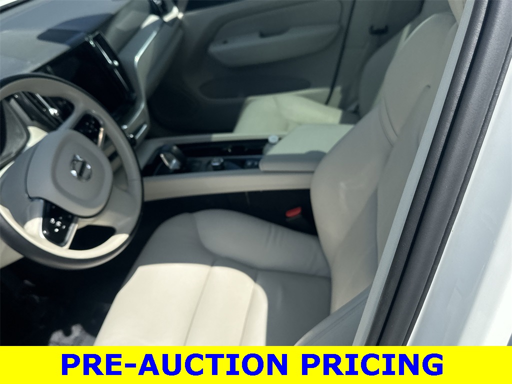 2024 Volvo XC60 B5 Plus photo 9