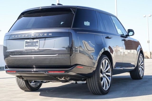 2025 Land Rover Range Rover SE photo 4