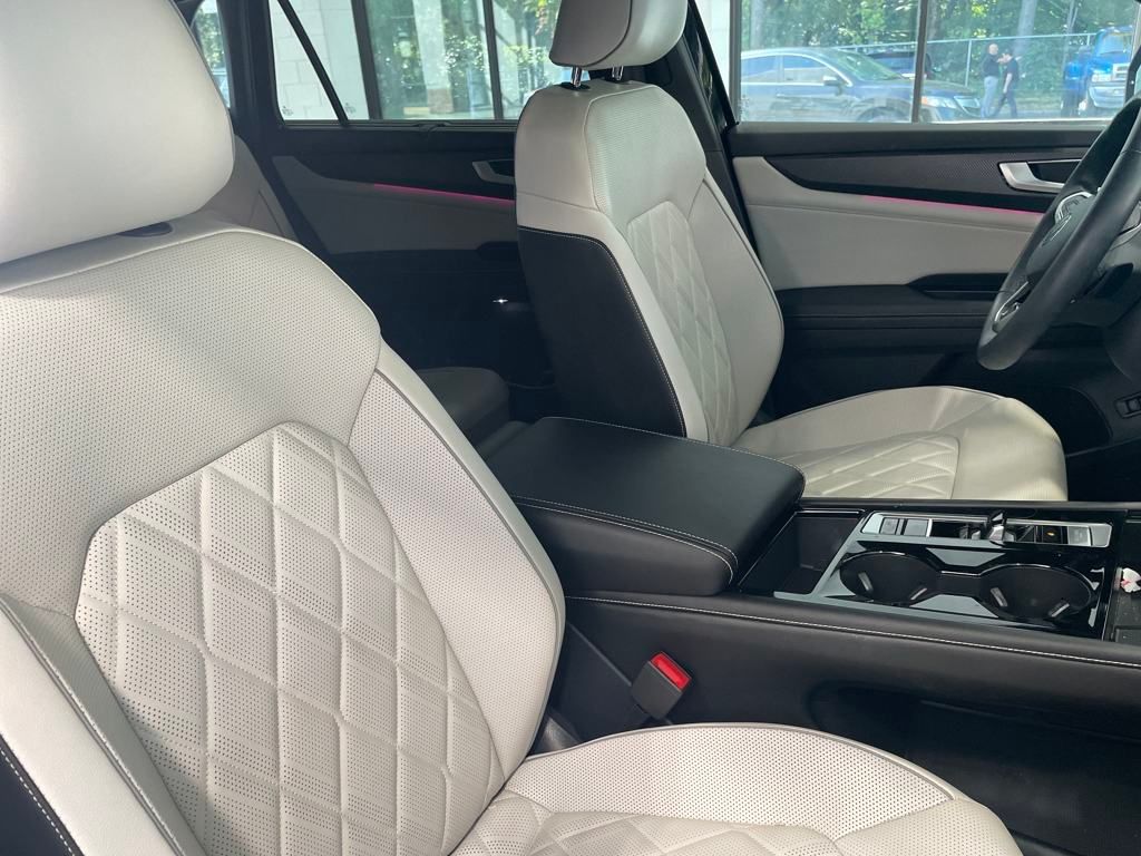 2024 Volkswagen Atlas Cross Sport SEL Premium R-Line photo 12