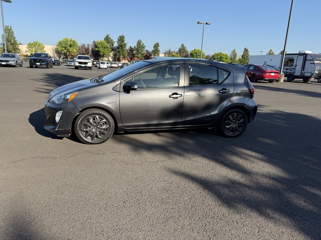 2015 Toyota Prius C Two photo 4