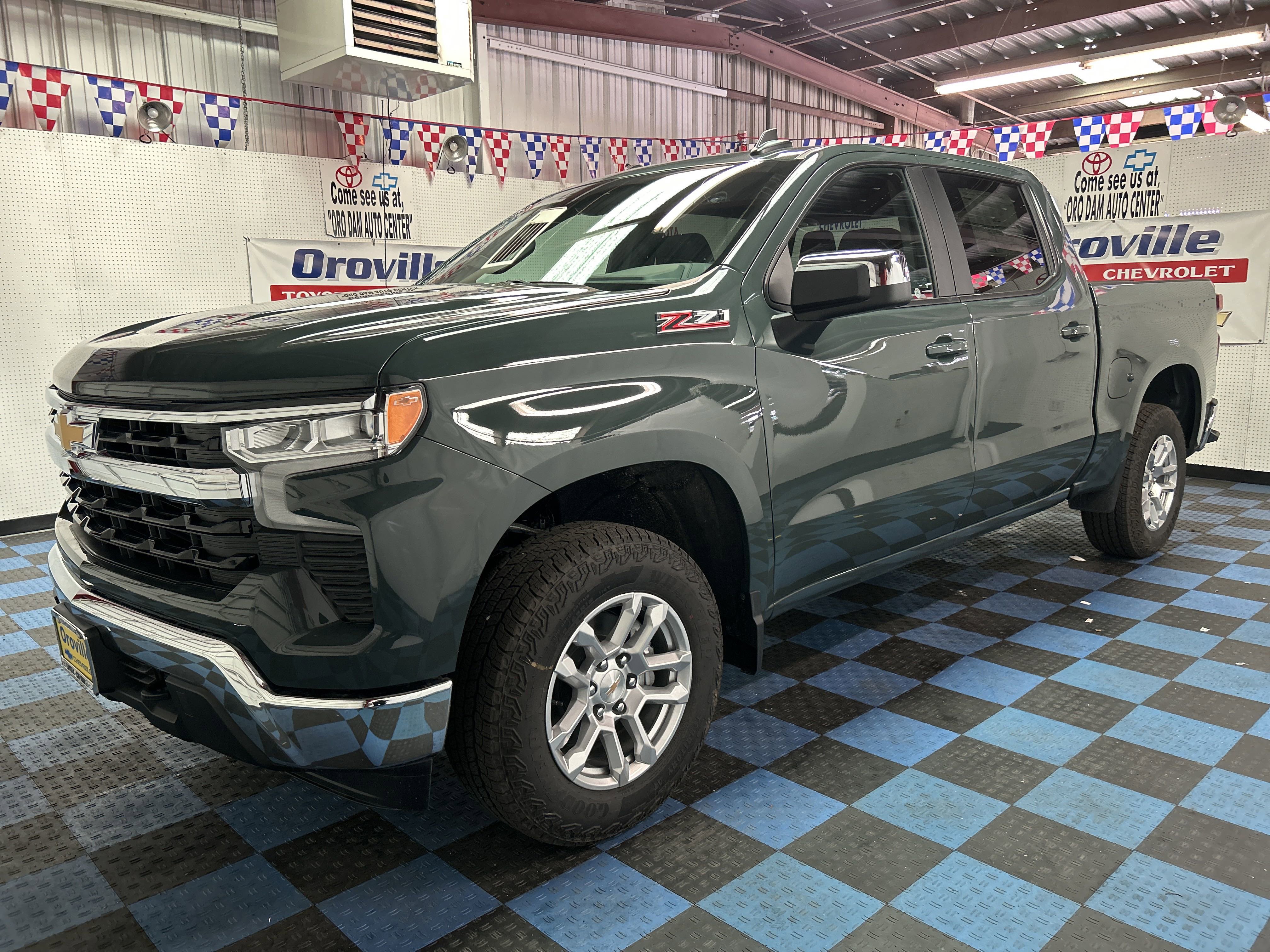 2025 Chevrolet Silverado 1500 LT's photo