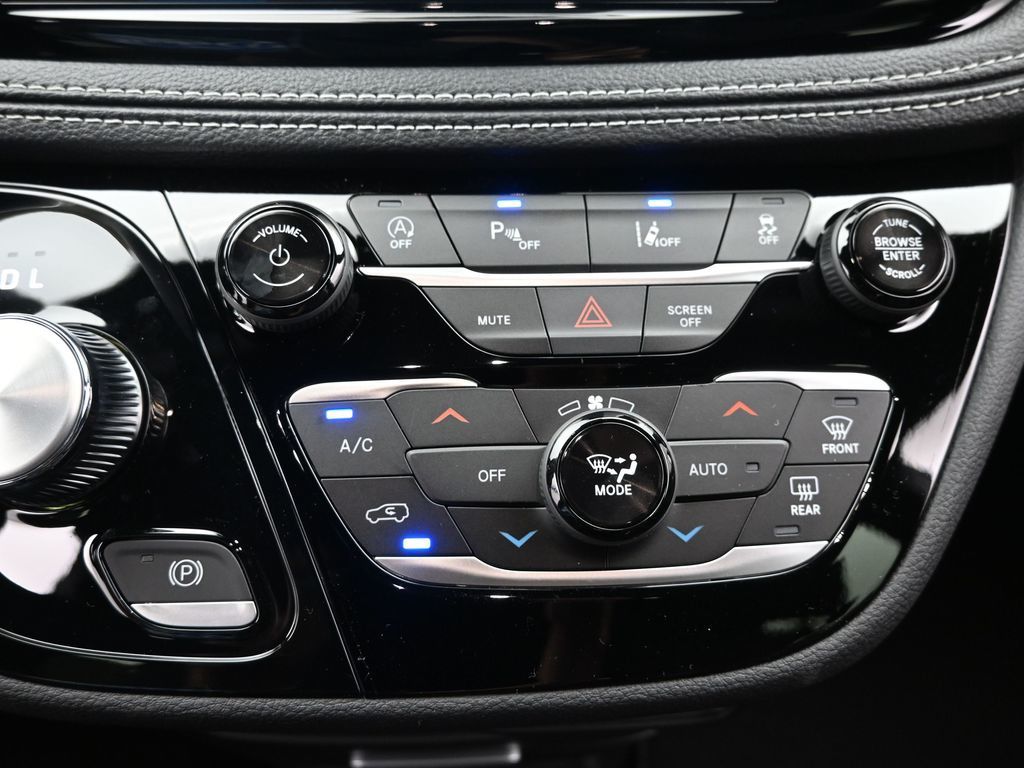 2026 Chrysler Pacifica photo 14