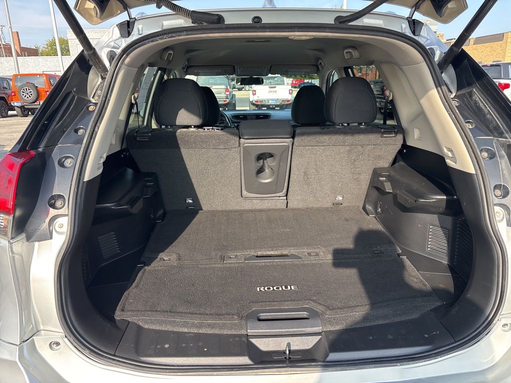 2018 Nissan Rogue SV photo 24