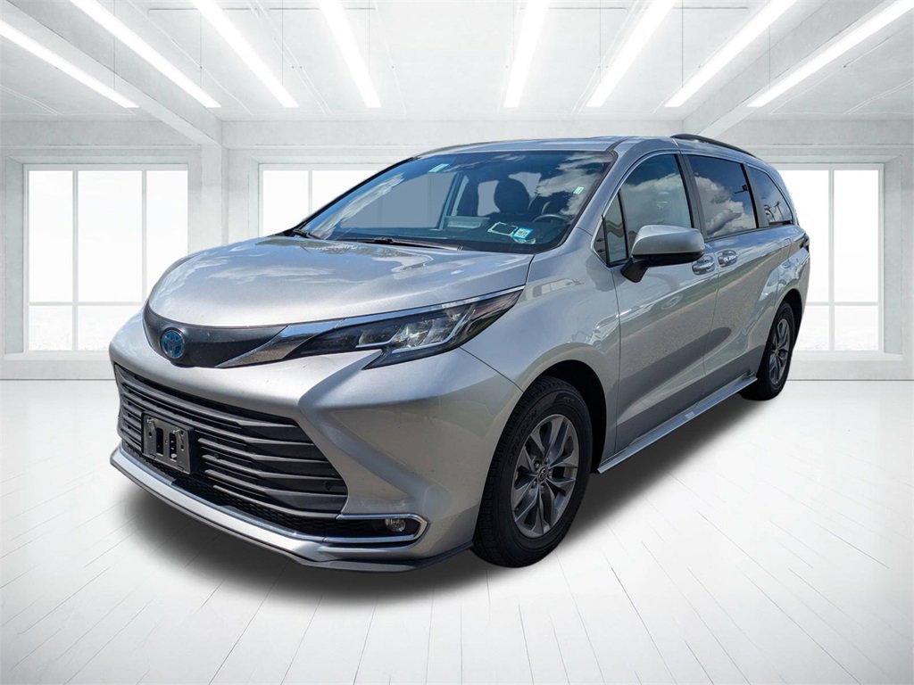 2023 Toyota Sienna XLE photo 7