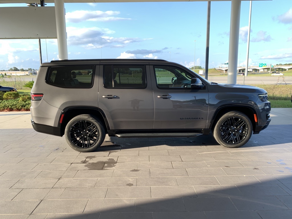 2023 Jeep Wagoneer Series II Carbide photo 4