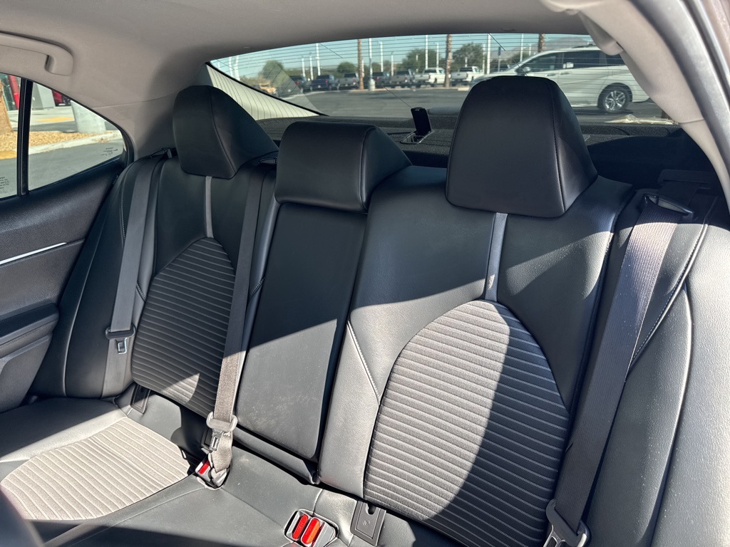 2022 Toyota Camry SE photo 18