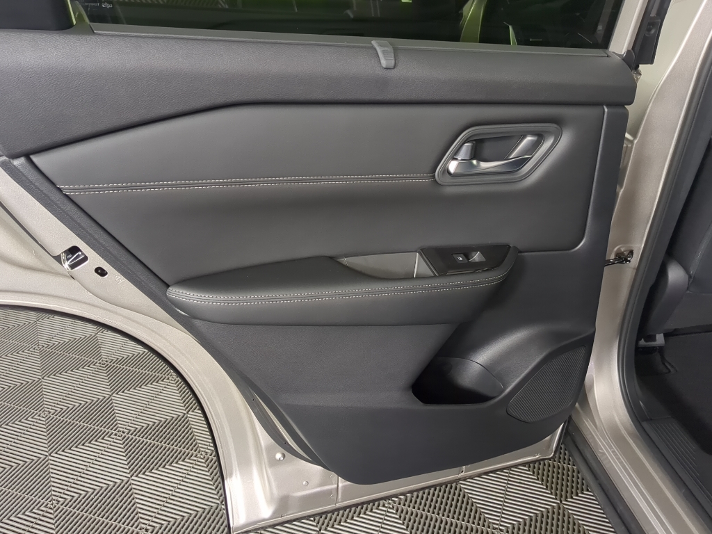 2026 Nissan Rogue SV photo 13