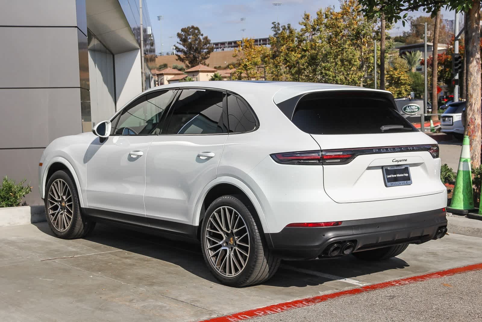 2023 Porsche Cayenne Platinum Edition photo 4