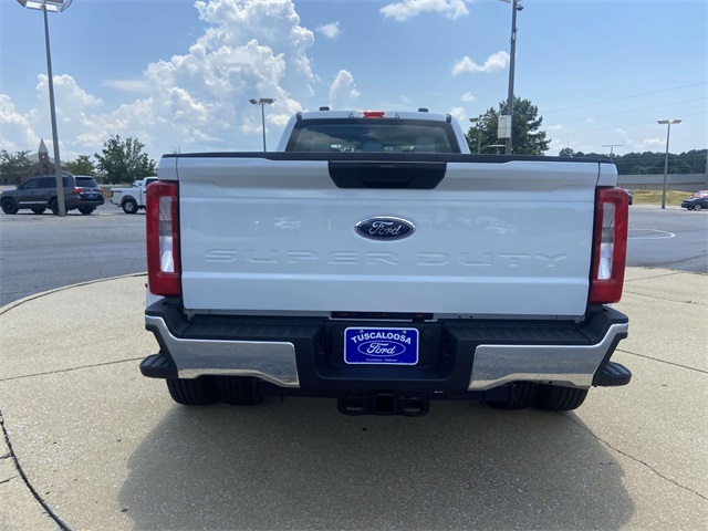 2025 Ford F-350 photo 3