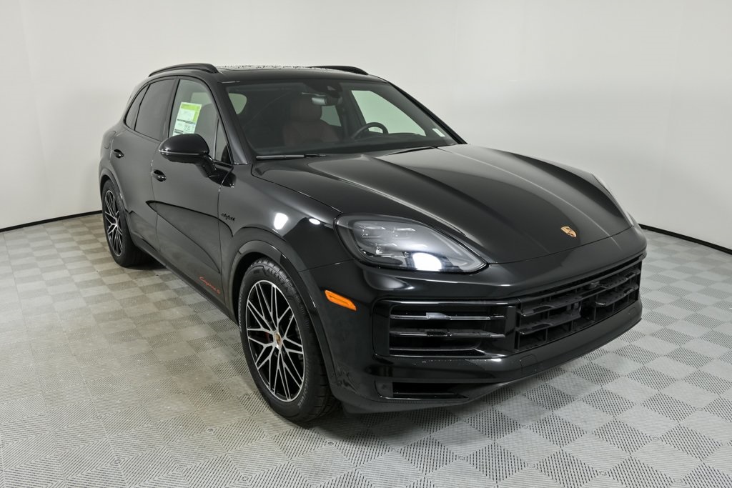 2025 Porsche Cayenne E-Hybrid S photo 24