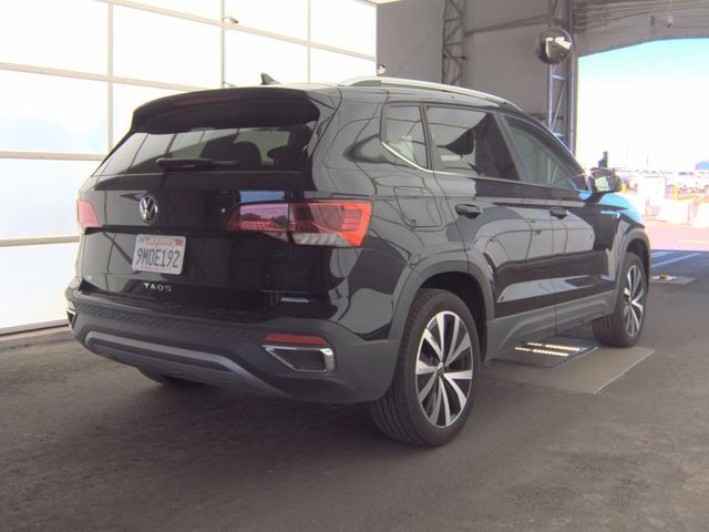 2024 Volkswagen Taos SE photo 2