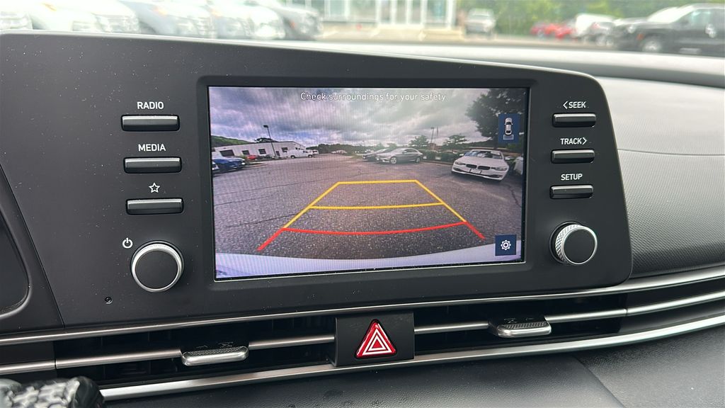 2023 Hyundai Elantra SEL photo 16