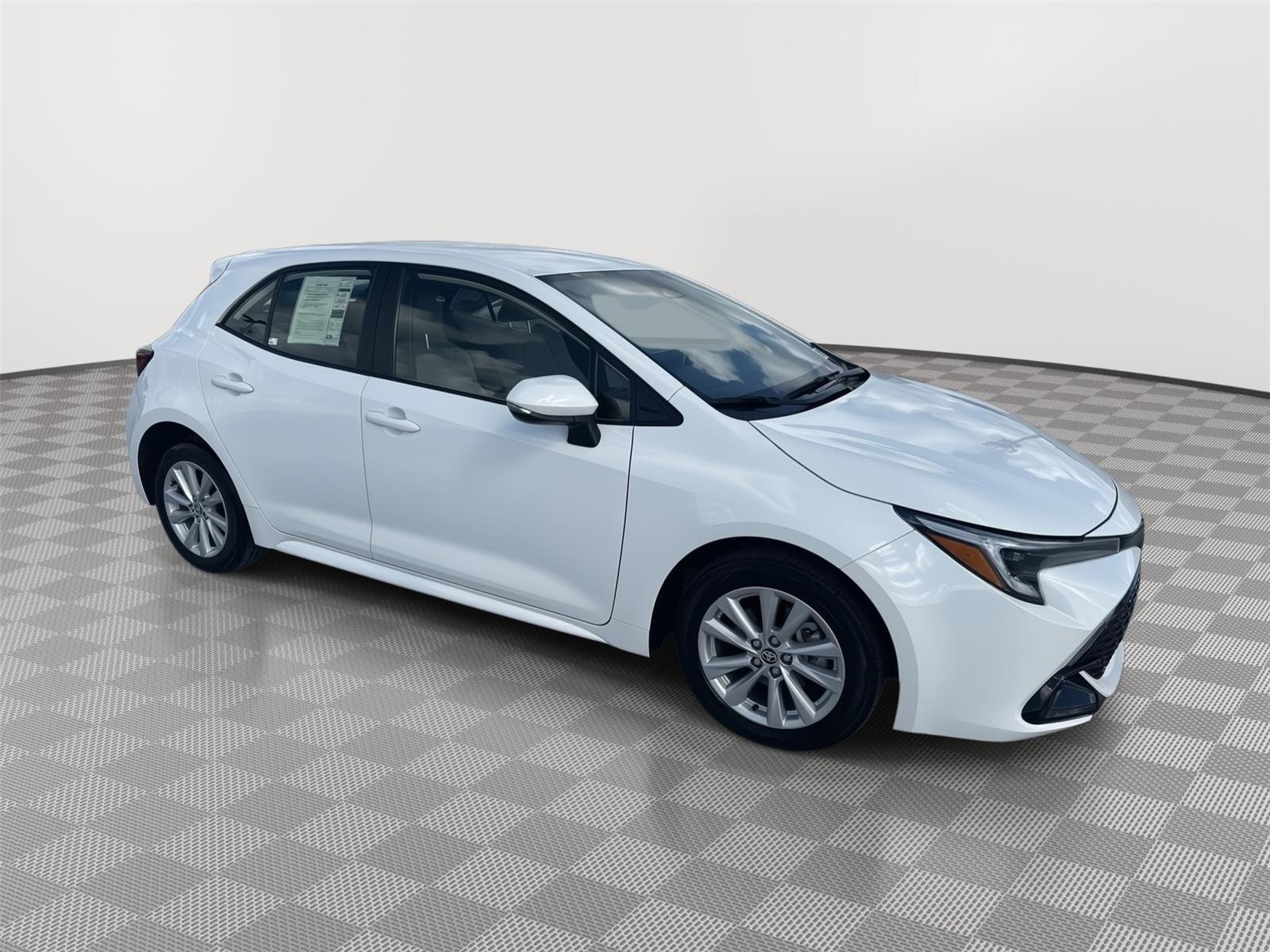2025 Toyota Corolla SE photo 3