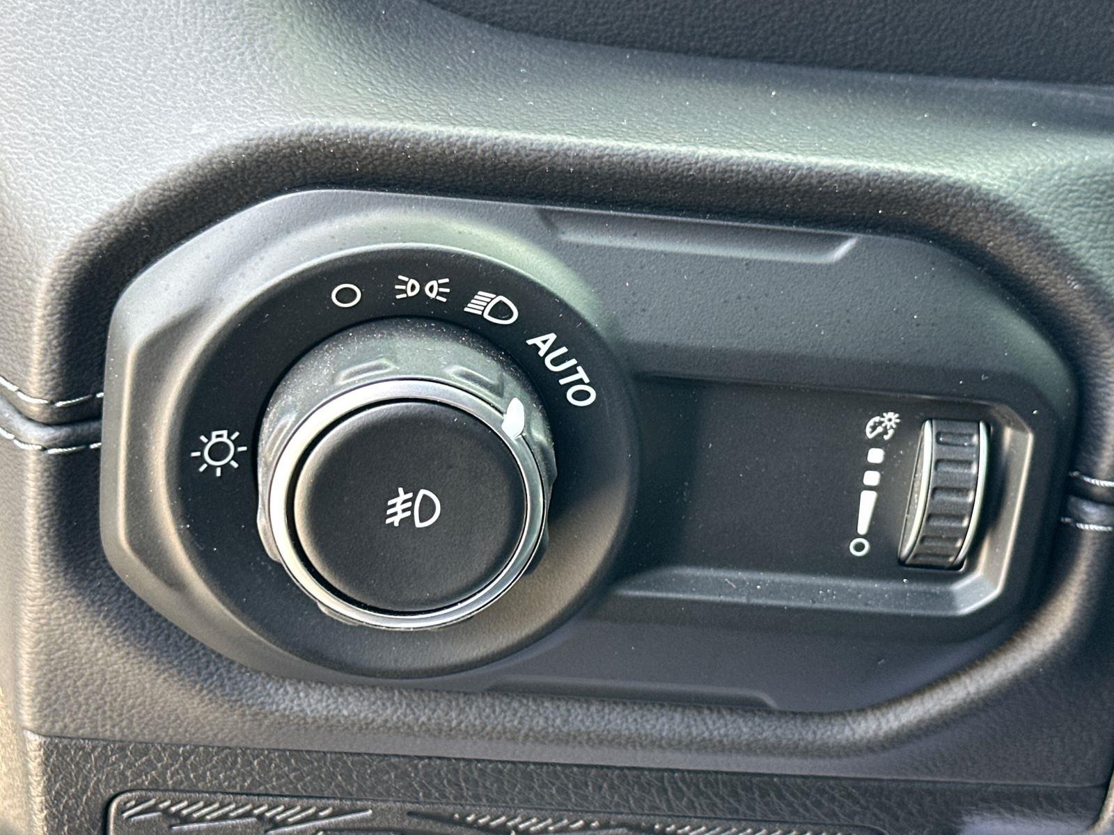 2025 Jeep Wrangler Sahara photo 13