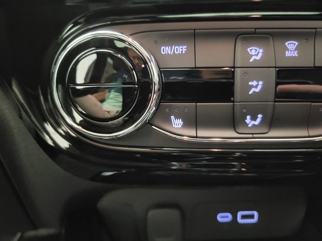 2025 Chevrolet Trax photo 7