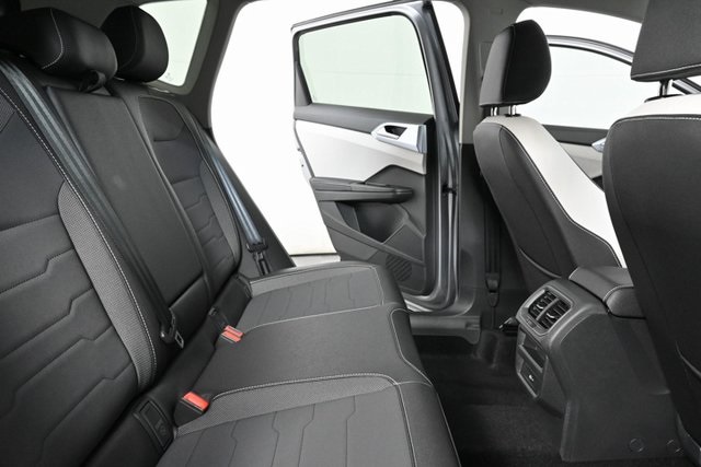 2025 Volkswagen Taos SE photo 19