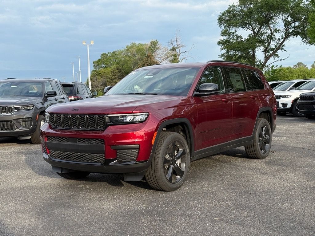 2025 Jeep Grand Cherokee Laredo Altitude photo 2