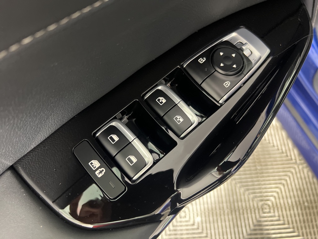 2025 Kia K5 GT-Line photo 10