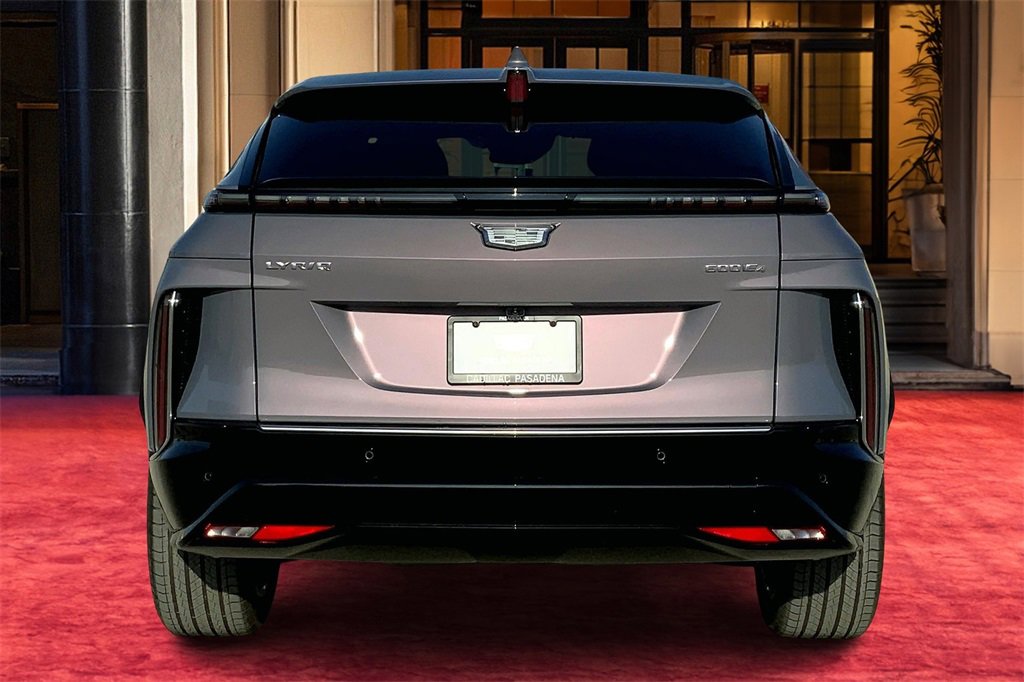 2025 Cadillac Lyriq Luxury photo 2